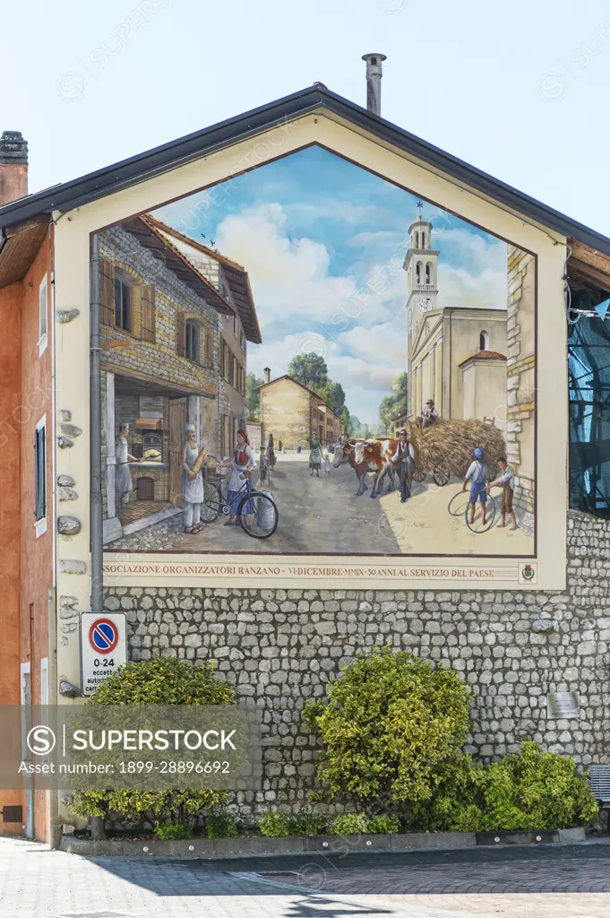 Mural at the ranzano village, fontanafredda, Italy