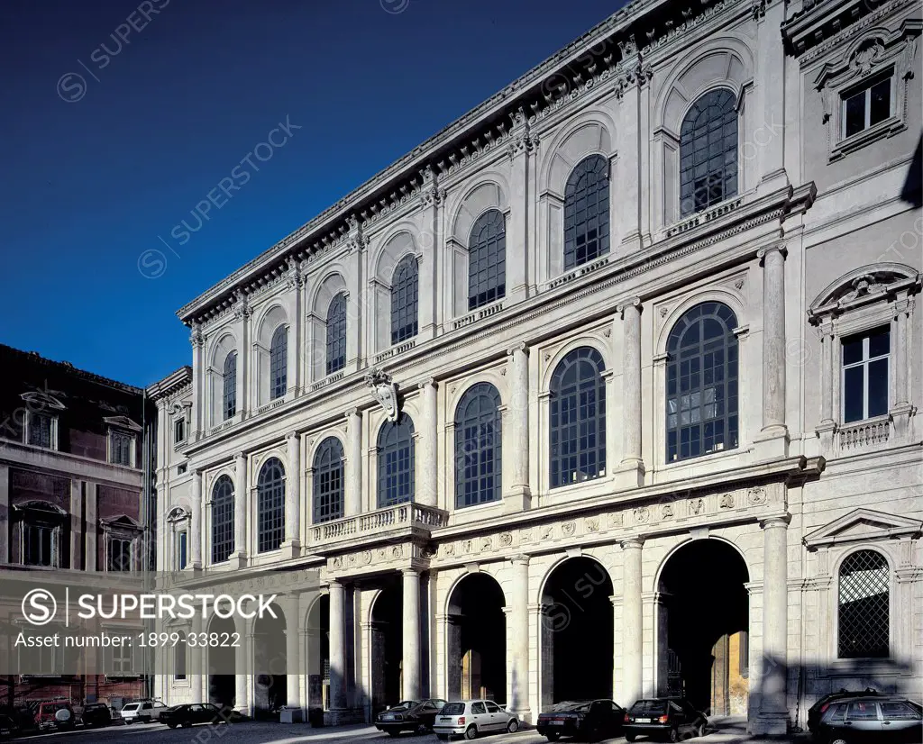 Facade of the Palazzo Barberini, Rome, by Bernini Gian Lorenzo, Castelli Francesco known as Borromini, 1629 - 1644, 17th Century, travertine stone. Italy: Lazio: Rome: Palazzo Barberini. Main body loggia three storys arches half-columns Barberini family coat of arms