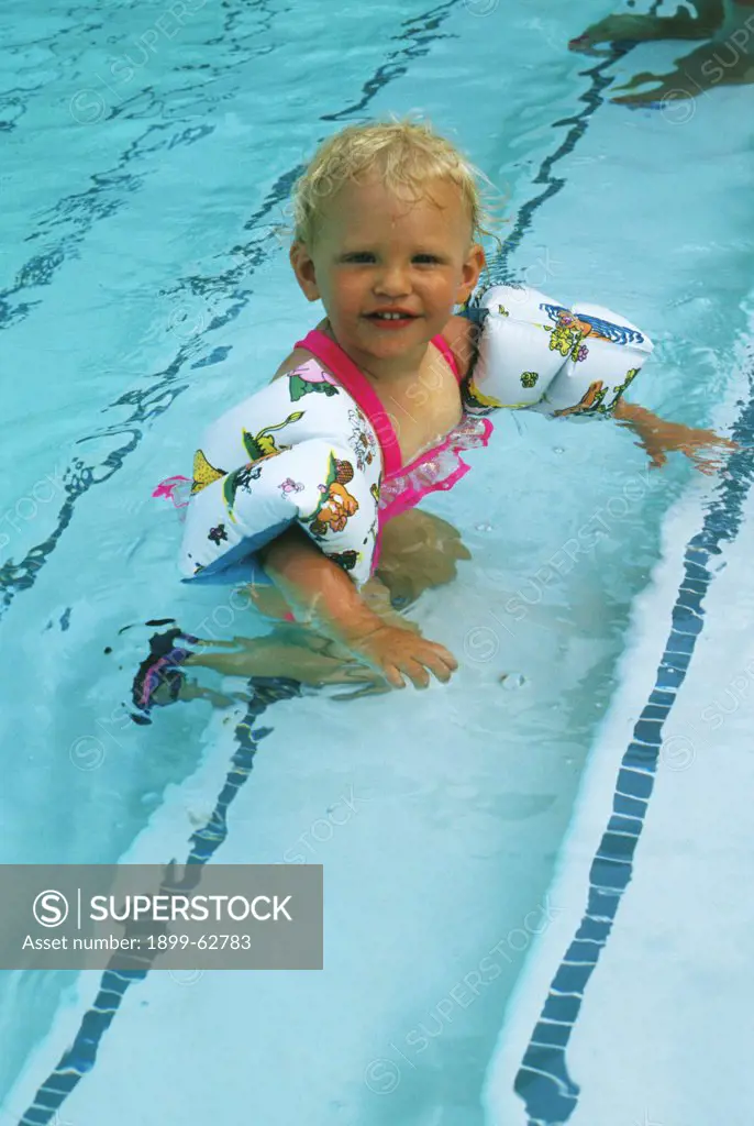 Aruba, Young Girl In Pool