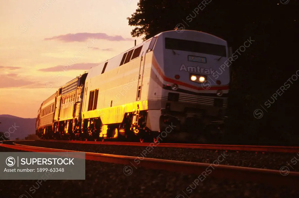 New York, Croton-Harmon. Amtrak Train, Metro-North Hudson Line.