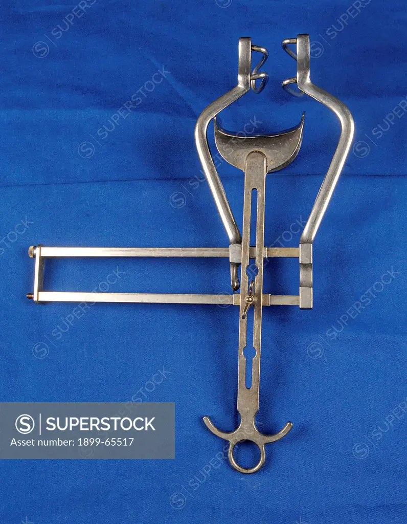 Balfour self-retaining retractor