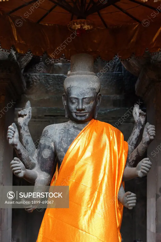 Vishnu Statue.  Angkor Wat.