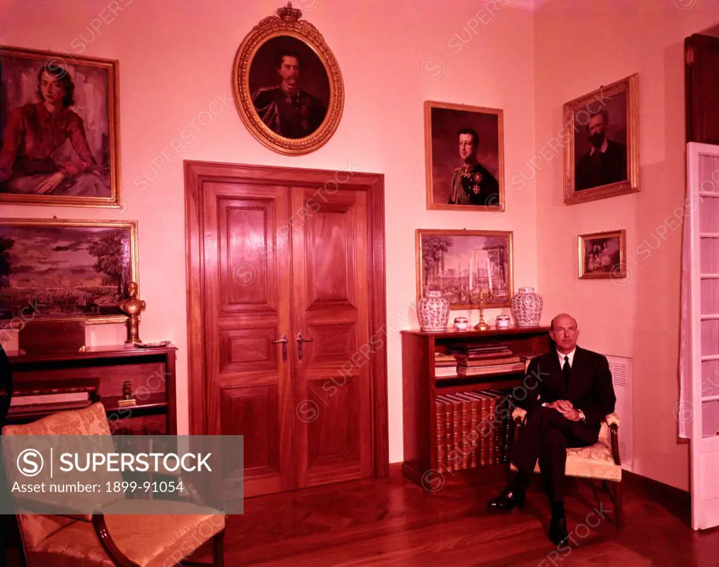 Umberto II sitting in a lounge of Villa Italia where the king was exiled. Cascais (Portugal), 1960.