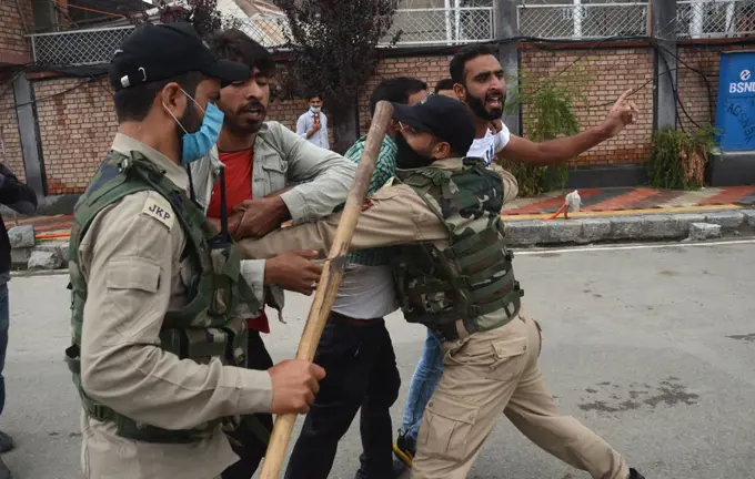 Shia mourners being detained for defying restrictions during a muharram procession in Srinagar, India. (Photo by: Basit Zargar/Majority World/UIG)