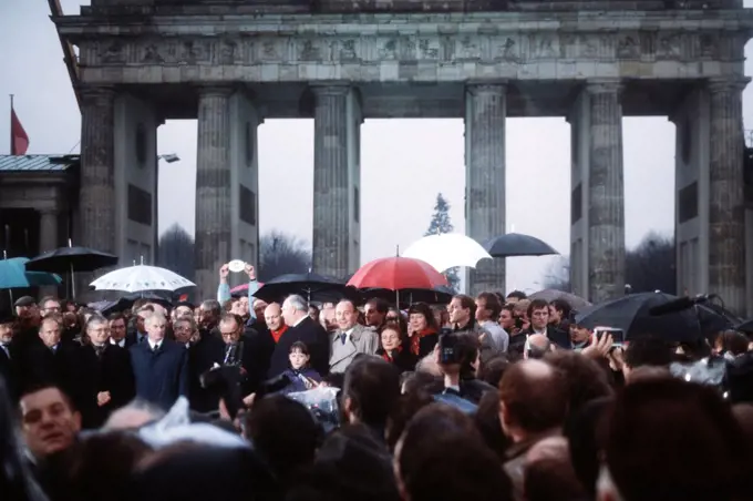 The official opening of the Brandenburg Gate..