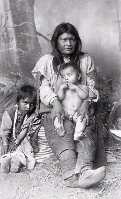 American Indian / Native American mother with children circa 1916.