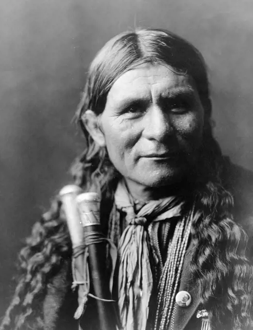 Edward S. Curtis Native American Indians - Oyegi-a ye (Frost Moving), a Tewa Pueblo Indian, portrait ca. 1905. 