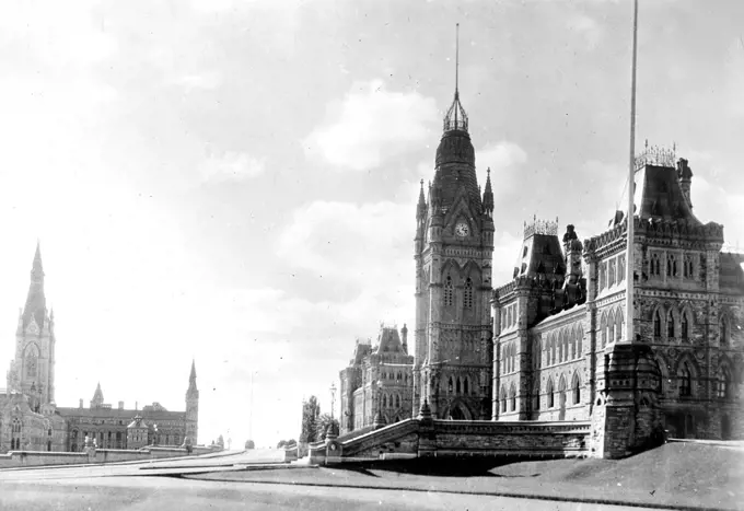 Canada Parliament buildings ca. 1914. 