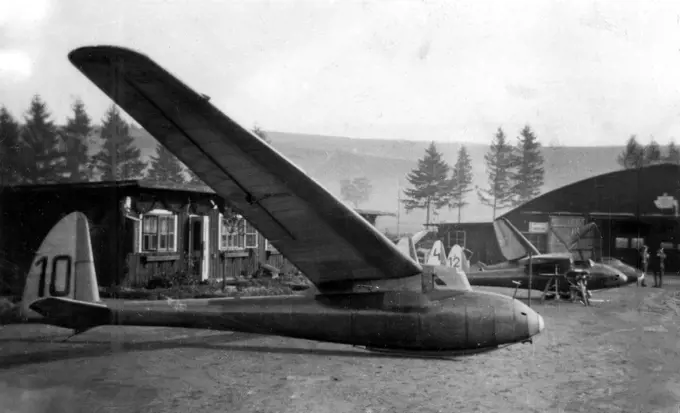 SG-28 glider in Bezmiechowa ca. 1932. 