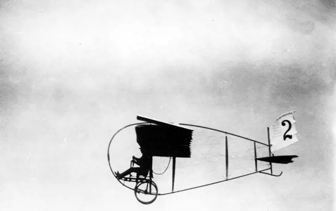 Bydgoszczanka glider in flight ca. 1925. 