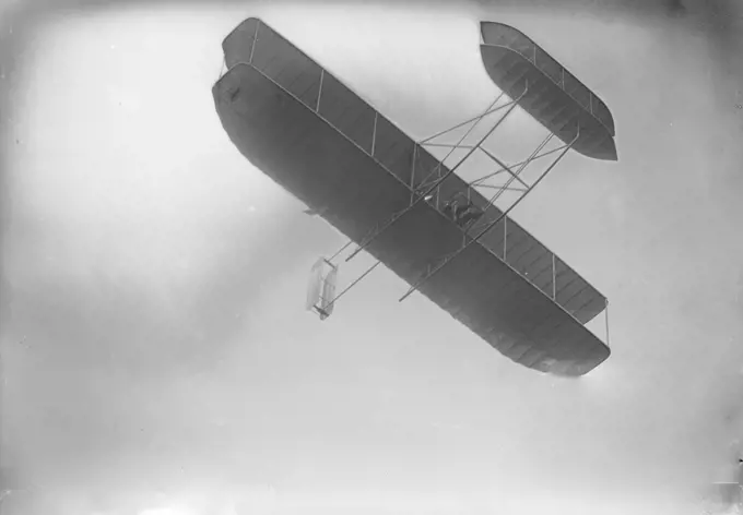 Orville Wright flying airplane 9 11 1908. 