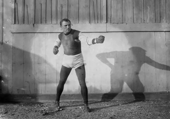 Date: 1910-1915 - Jack Lester - boxing . 