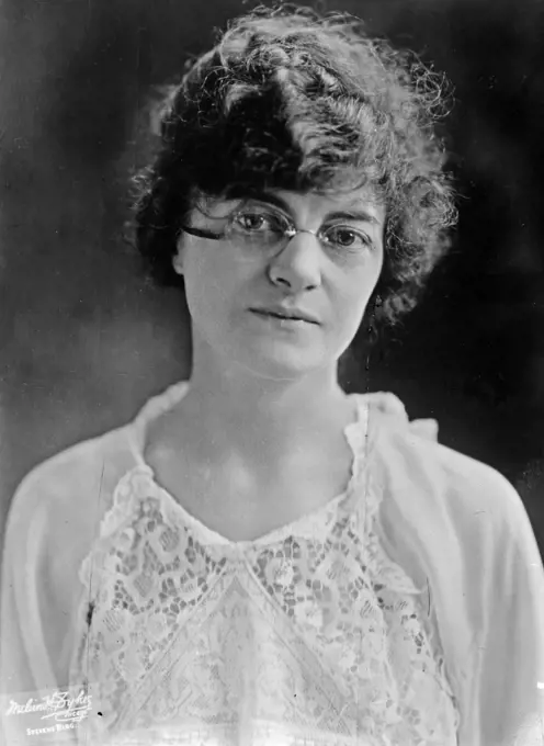 Date: 1910-1915 - Bertha Hale White . 