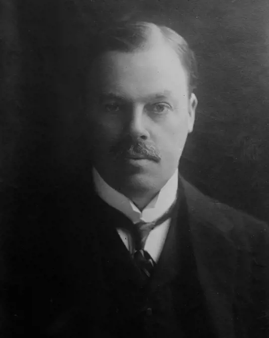 Lord Rothermere ca. 1910-1915. 