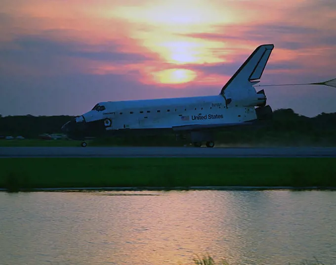 KENNEDY SPACE CENTER, FLA. -- With Commander Curtis L. Brown, Jr. and Pilot Kent V. Rominger at the controls, the Space Shuttle orbiter Discovery touches down on Runway 33 at KSCs Shuttle Landing Facility at 7:07:59 a.m. EDT Aug. 19 to complete the 11-day, 20-hour and 27-minute-long STS-85 mission. The first landing opportunity on Aug. 18 was waved off due to the potential for ground fog. Also onboard the orbiter are Payload Commander N. Jan Davis, Mission Specialist Robert L. Curbeam, Jr., Mission Specialist Stephen K. Robinson and Payload Specialist Bjarni V. Tryggvason. . 