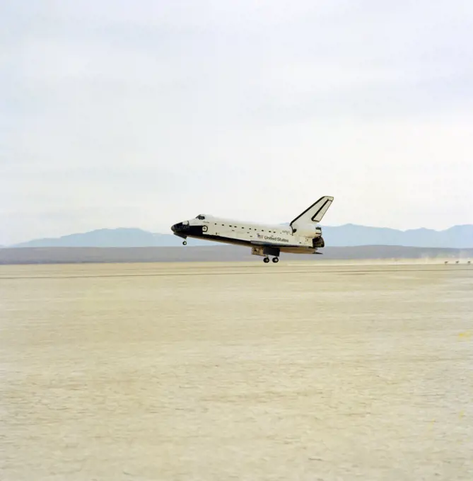 (1 Dec 1991) --- A wide shot of Atlantis, with a crew of six aboard, as it is about to touch down at Edwards Air Force Base in southern California.  Main gear touchdown occurred at 2:34:42 p.m. (PST), December 1, 1991.. 