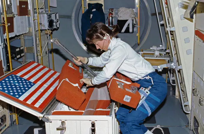 (25 June-9 July 1992) --- Astronaut Bonnie Dunbar, payload commander, unstows United States Microgravity Laboratory 1 (USML-1) experiment paraphernalia in early stages of the mission.. 