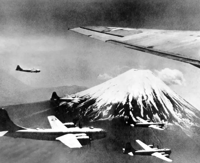 USA/Japan: Boeing B-29 468th Bomb Group Bombers Flying Over Mount Fuji on their way to bomb Tokyo, 1945