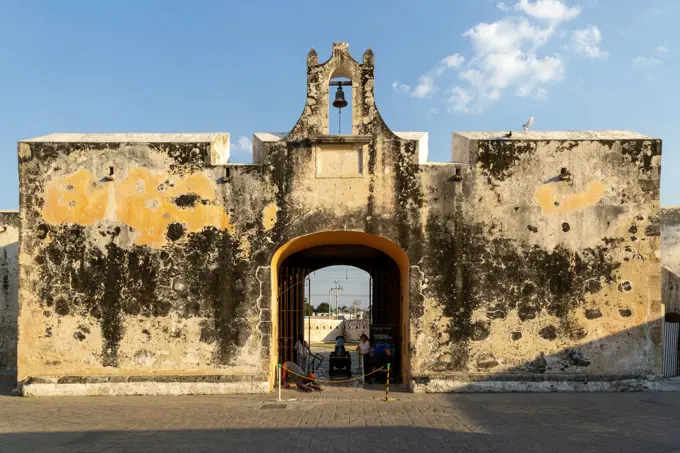 Puerta de Tierra gateway entrance, Fortifications Spanish military architecture of city walls, Campeche city, Campeche State, Mexico.