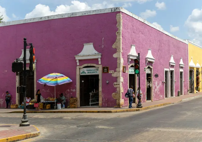 Shops and business in old Spanish colonial building in city center, Vallodolid, Yucatan, Mexico.