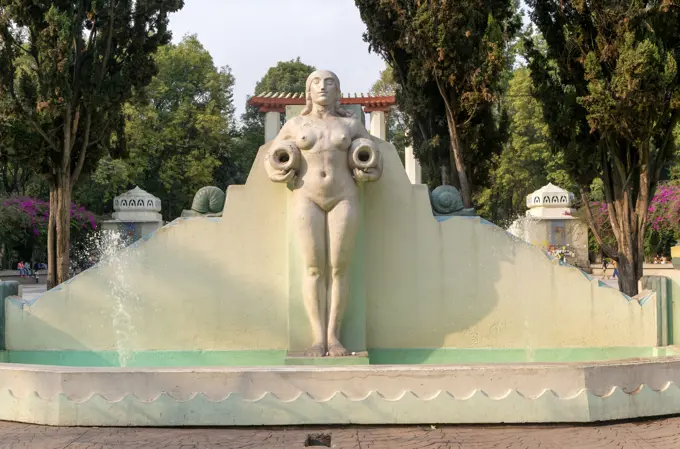 Fuente de los Cantaros, Fountain of the Jugs, by Jose Maria Fernandez Urbina, modelled on Luz Jimanez, La Condesa, Mexico City, Mexico.