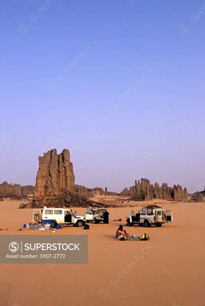 Around Tin Akachaker the red sands and the porphyre chemnies algerian desert