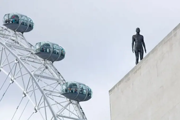 London Eye and Anthony Gorrmley Sculpture Figure on Queen Elizabeth Hall South Bank Event Horizon Exhibition London England UK United Kingdom GB Great Britain British Isles Europe EU This image replaces ACXJEM