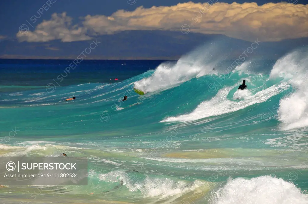 Giant swell at Sandy's beach, Oahu, Hawaii, USA