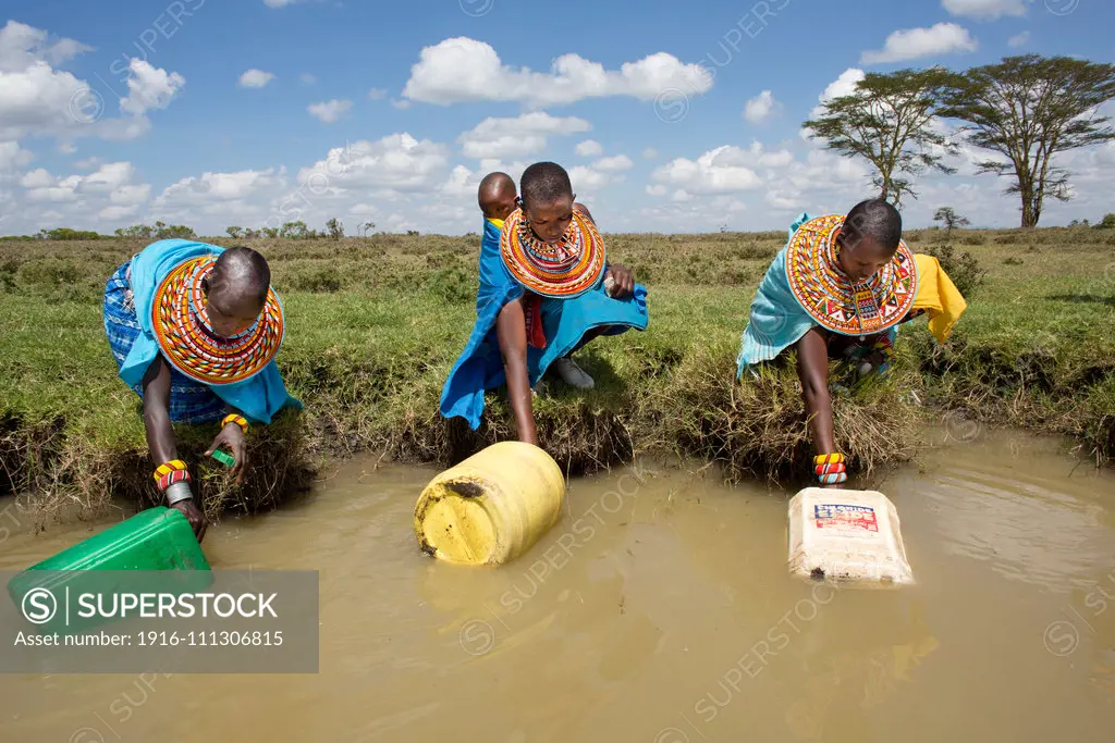 Samburu tribe in Northern KenyaSamburu tribe in Kenya fetching water