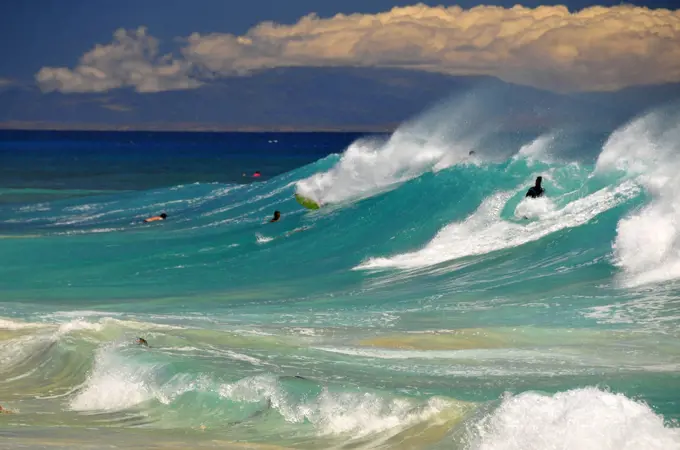 Giant swell at Sandy's beach, Oahu, Hawaii, USA