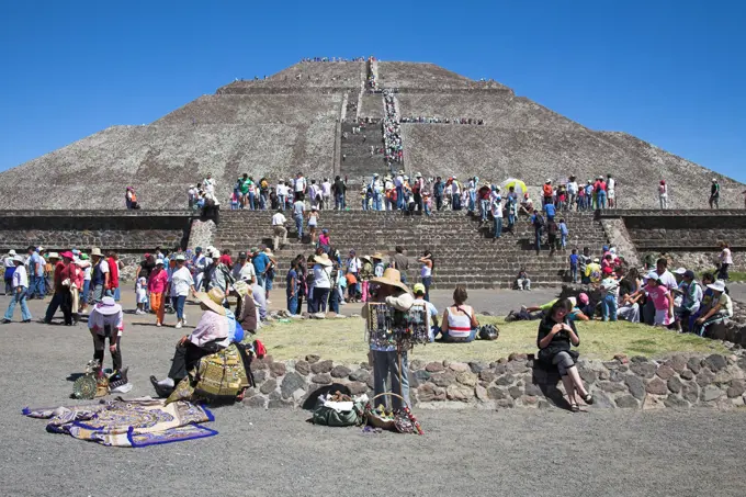 Pyramid of the Sun, Piramide del Sol, tourists, Teotihuacan Archaeological Site, Teotihuacan, Mexico City, Mexico