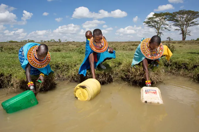 Samburu tribe in Northern KenyaSamburu tribe in Kenya fetching water