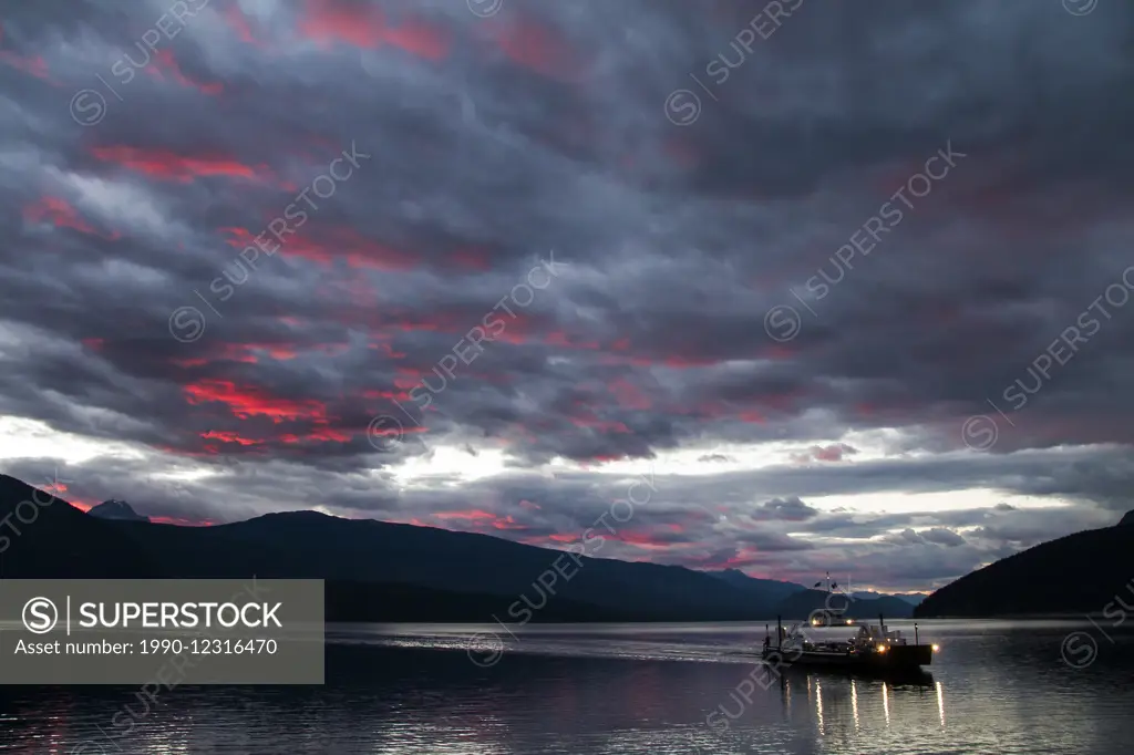 Arrow Lake, Ferry, Sunset, Shelter Bay Ferry, Galena Bay, Monashee Mountains, Nakusp, Revelstoke, Highway 23 South, British Columbia, Canada