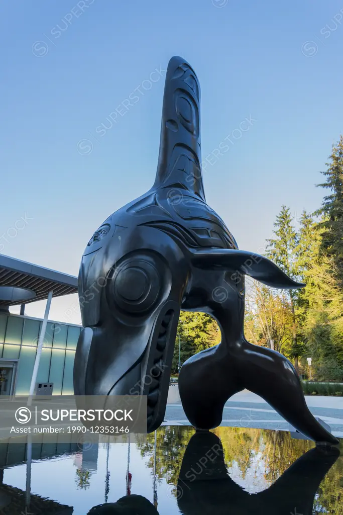 Bill Reid's bronze orca sculpture ÊChief of the Undersea WorldË  outside the Vancouver Aquarium, Stanley Park, Vancouver, British Columbia, Canada,