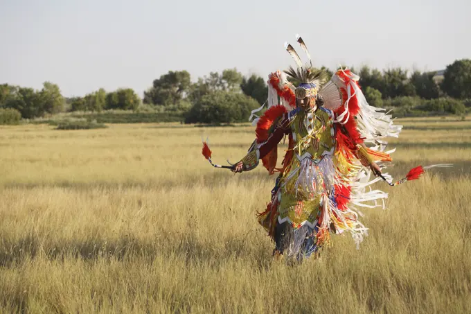 Men´s Fancy Dance, Blackfoot - Blood First Nations Dancer s, Indian Battle Park grasslands, Lethbridge, Alberta, Canada