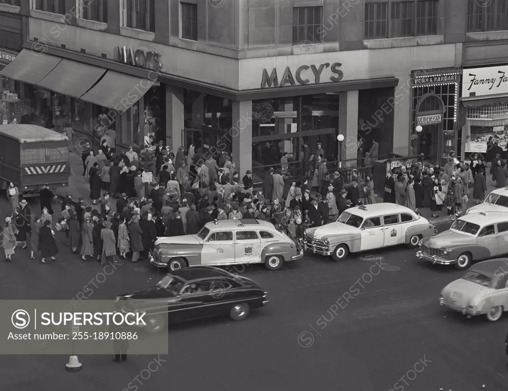 Vintage photograph. Looking down onto shopping crowds at 7th Avenue and 34th Street, New York City