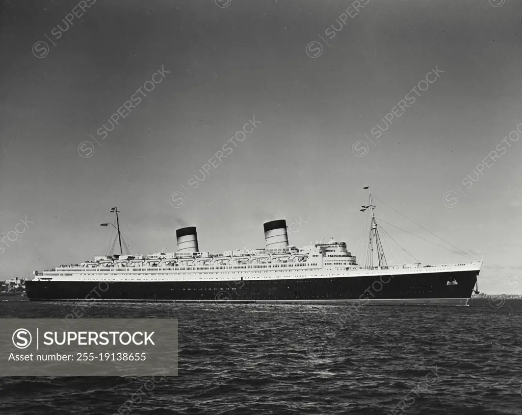 Vintage photograph. Cunard White Star Line RMS Queen Elizabeth