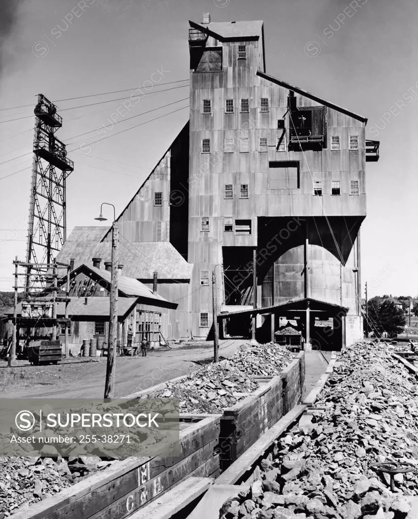 Ore being loaded from shaft to railroad cars, Calumet-Heda Copper mine, Mohawk, Michigan, USA