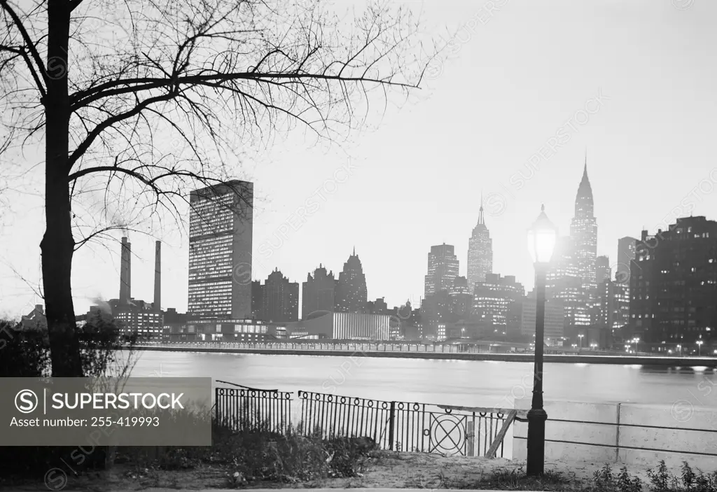 USA, New York State, New York City, Midtown Manhattan skyline with United Nations Buildings at dusk