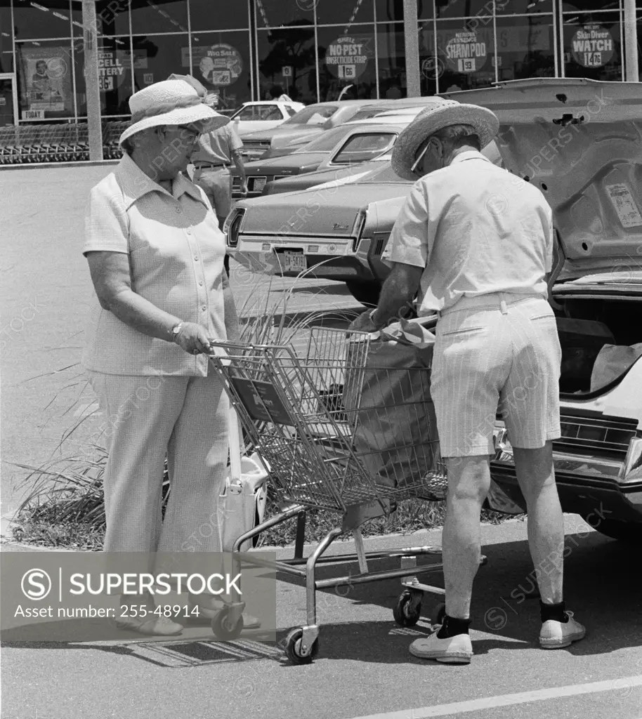 USA, Florida, Retired couple shopping