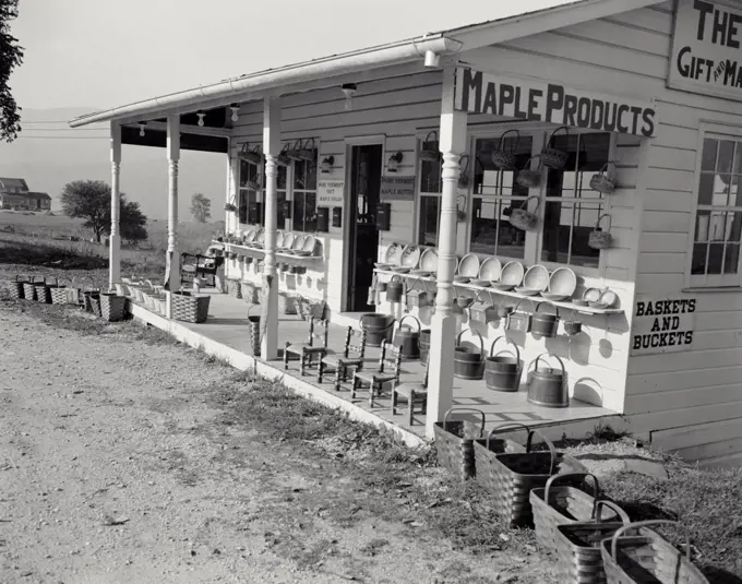 Vintage photograph. Gift shop in Pownal Center, Vermont. New England