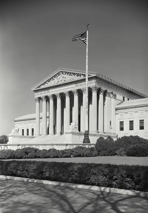 Vintage photograph. West Entrance to the Supreme Court from street