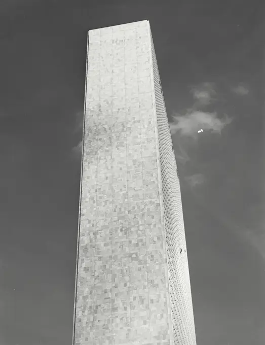 Vintage photograph. Window cleaner working on the United Nations Building