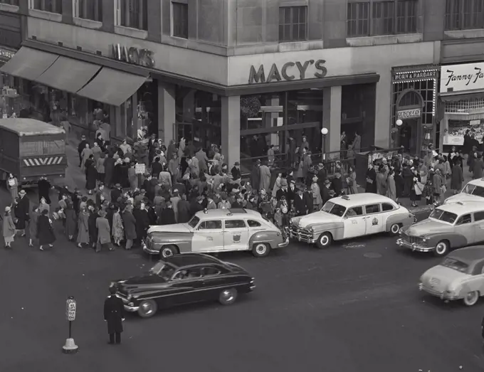 Vintage photograph. Looking down onto shopping crowds at 7th Avenue and 34th Street, New York City