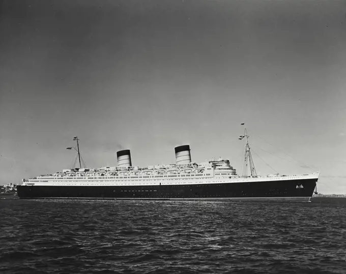 Vintage photograph. Cunard White Star Line RMS Queen Elizabeth