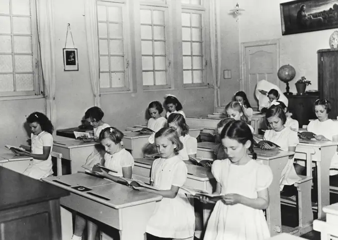 Vintage photograph. Classroom for white children