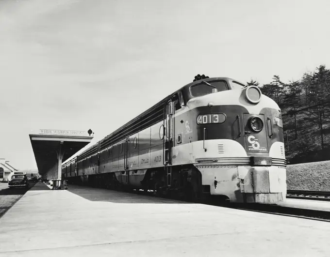 Vintage photograph. Chesapeake and Ohio Streamliner at station