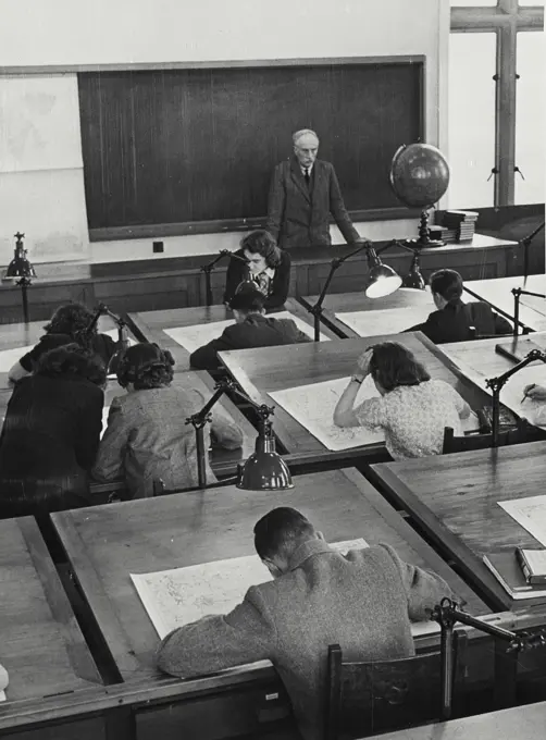 Vintage photograph. A cartography class in the Department of Geography, University of Sheffield, England