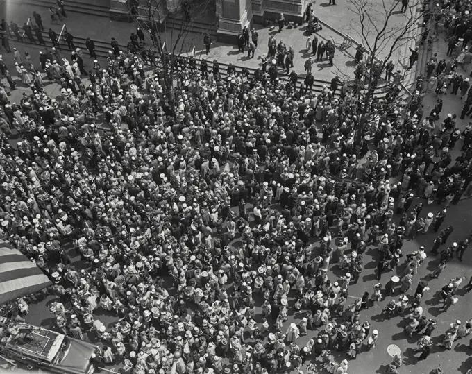 Vintage Photograph. Easter crowds of people exiting near St Patrick's Cathedral, New York City Frame 6