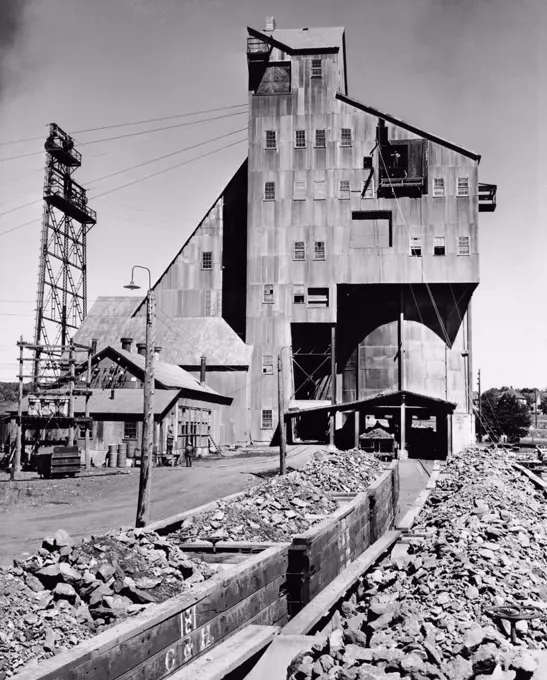 Ore being loaded from shaft to railroad cars, Calumet-Heda Copper mine, Mohawk, Michigan, USA